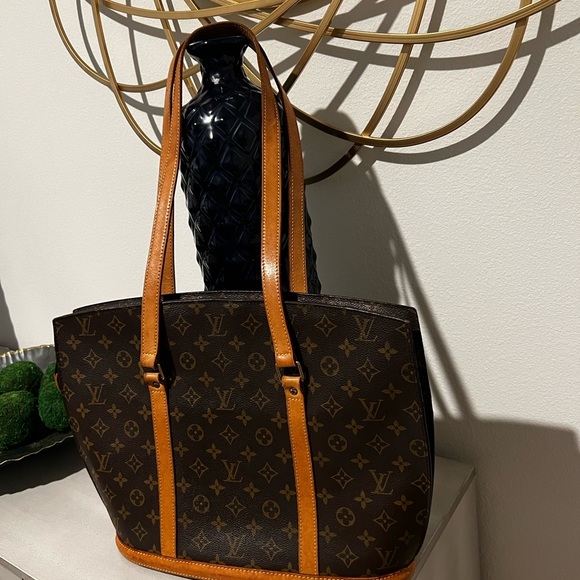 Louis Vuitton shoulder bag.SOLD - Picture 3 of 7